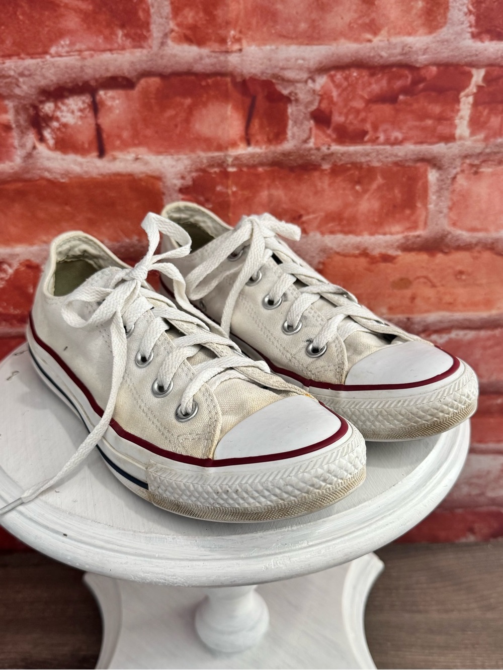 Converse Chuck Taylor All Star Low Top Sneakers Womens size 6 White Shoes